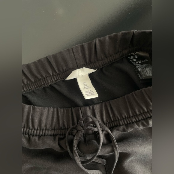 H&M Black Straight Stretch Ankle Pant - Picture 4 of 4